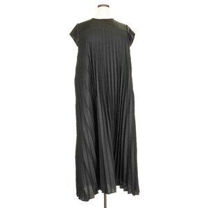 Long Black Cap Sleeve Pleated Dress 2X